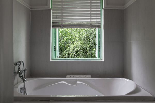Fiberglass Tub Installation in Huntington